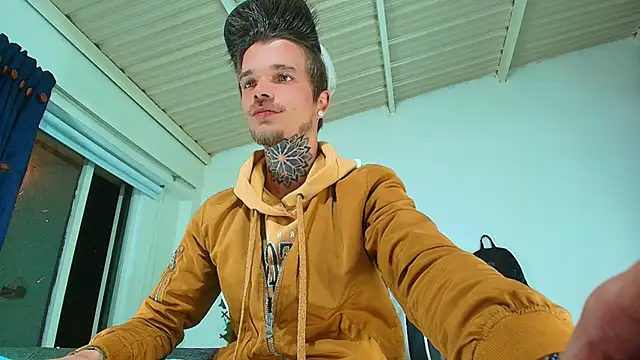 Snapshot of Gold_Loyal77 chatting on October 18, 7:24 am Gold Loyal77 online show from October 18, 7:24 am