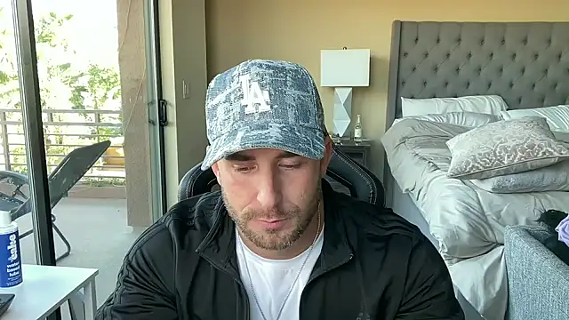 brettmycles28 online show from October 27, 10:56 pm