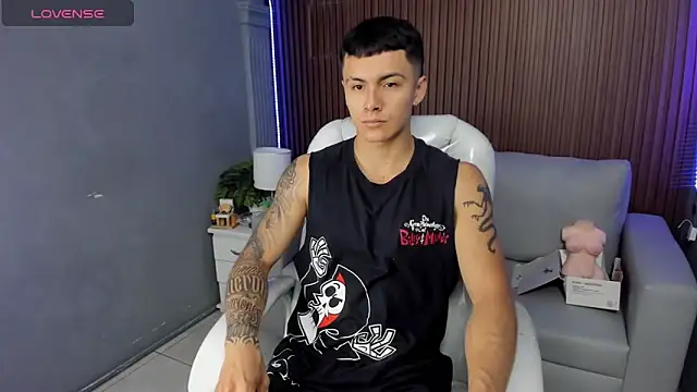 Leo santoro online show from December 20, 2:02 pm