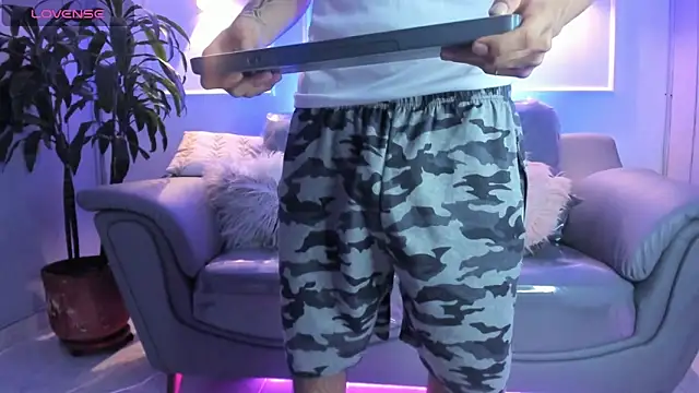 Leo santoro online show from February 18, 2:04 pm