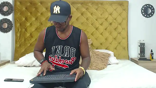 Snapshot of AndyCalifornia1 chatting on October 21, 2:31 pm AndyCalifornia1 online show from October 21, 2:31 pm