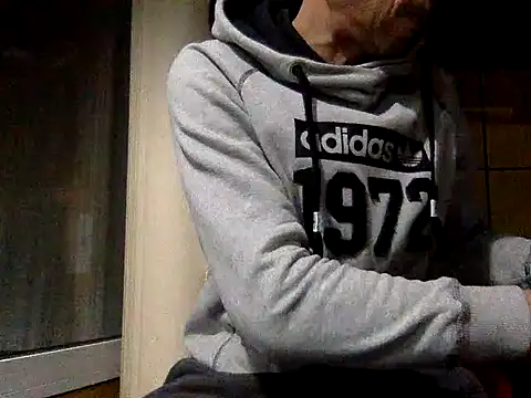 Snapshot of adiluci1 chatting on October 24, 5:47 pm adiluci1 online show from October 24, 5:47 pm