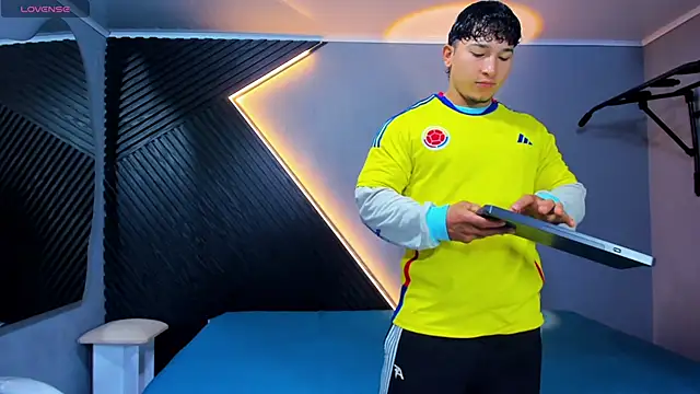 Horny nick18 online show from April 11, 10:30 am