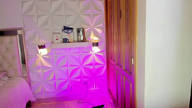 Wyatt Rose online show from November 30, 4:58 am