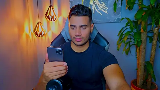 AndresR3 online show from October 5, 8:18 am