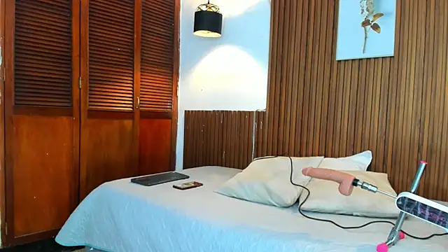 David niet online show from September 18, 5:37 pm