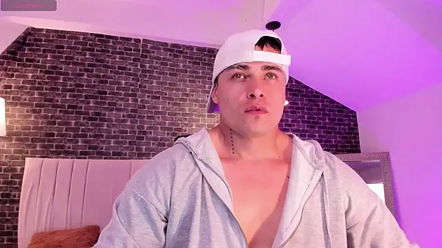 connorsmiith online show from February 5, 7:32 pm