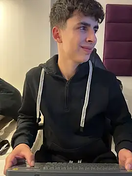 AdrianRinaldi online show from December 5, 8:38 pm