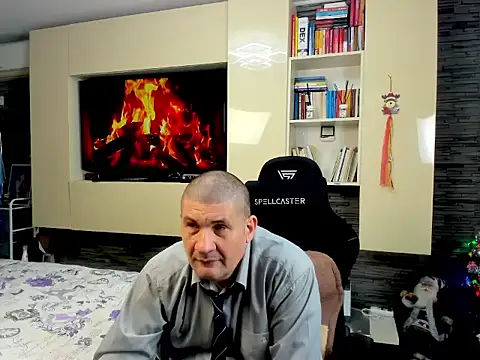 SpartacusDaddy48 online show from February 19, 6:37 pm