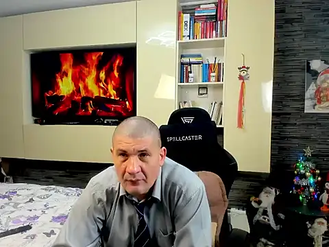 SpartacusDaddy48 online show from February 17, 5:23 pm