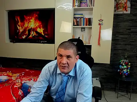 SpartacusDaddy48 online show from January 13, 7:51 pm