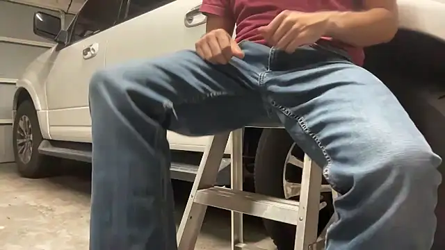 Snapshot of HorneyCowboy154 chatting on September 25, 10:30 pm HorneyCowboy154 online show from September 25, 10:30 pm