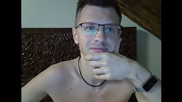 BehindBlueEyesss online show from October 6, 8:02 pm