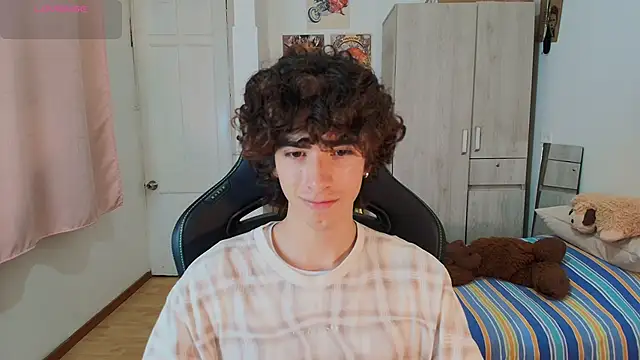 Nude Boy18 online show from January 6, 2:26 am