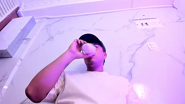 juanmechanic  online show from December 17, 6:31 am