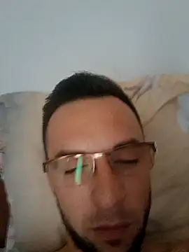 Necunoscutul001 online show from November 18, 9:02 am