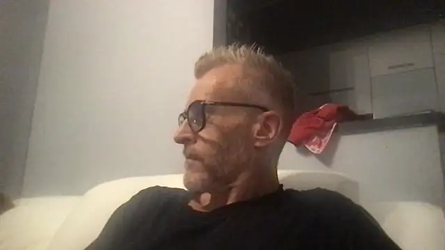 Axl hot online show from September 22, 7:13 pm