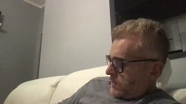 Axl hot online show from November 14, 8:54 pm