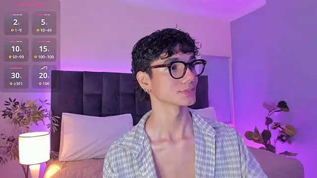 Phillicious   online show from December 1, 9:29 pm