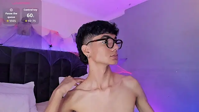 Phillicious   online show from October 24, 12:13 am