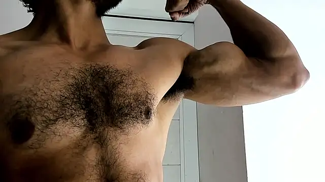 latinhotmuscle online show from October 31, 3:19 am