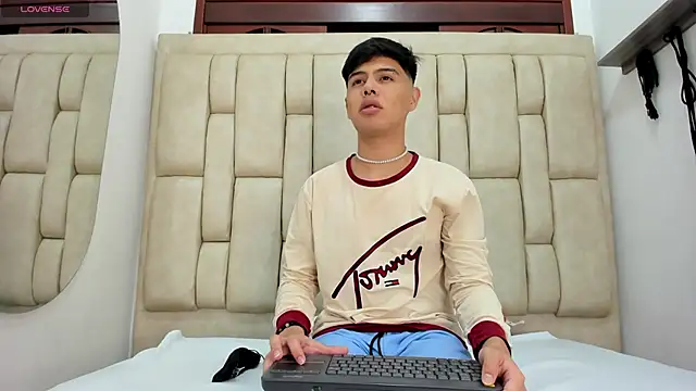 Felipe Cold online show from November 7, 2:37 am