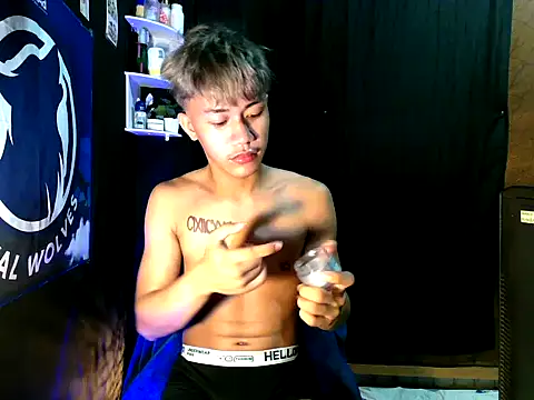 naughtyboyloy 0 online show from November 6, 6:44 pm