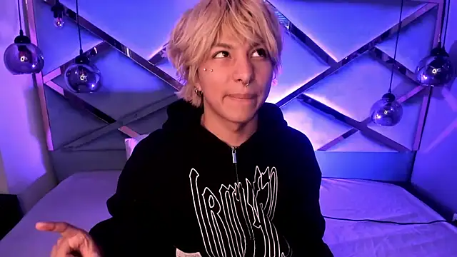 OliIverr22 online show from December 20, 1:18 pm