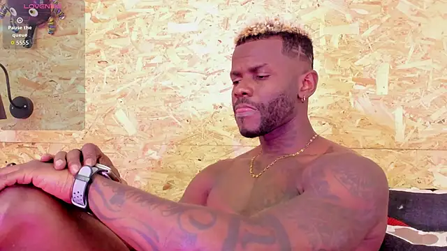 santiblack7 online show from November 5, 7:49 pm