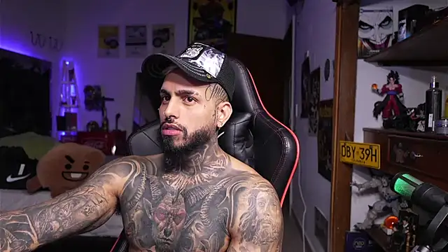 logan hugh8 online show from April 18, 11:59 pm