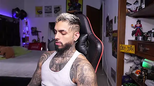 logan hugh8 online show from April 13, 9:26 pm