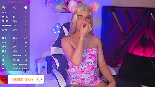 derek greyy  online show from October 12, 9:42 pm