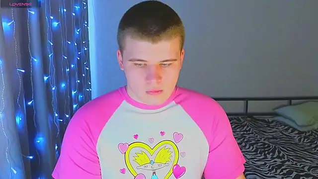 kittenmurr online show from December 21, 5:04 am