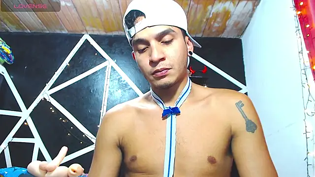 Angel latinboy online show from October 2, 10:36 pm