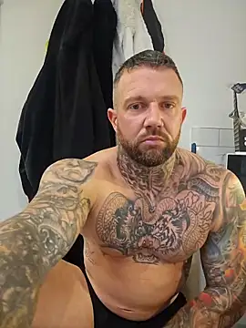 tattedmuscle1 online show from November 9, 3:05 pm