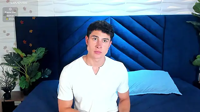 AustinJones  online show from February 25, 7:37 pm