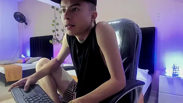 Nascary Fox online show from November 4, 8:10 pm