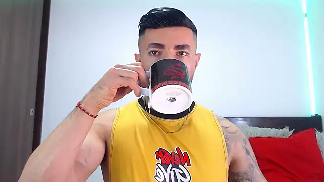 andrea de lucaa online show from February 6, 5:26 am