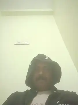 vardh033 online show from October 28, 6:49 am