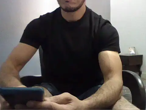 Snapshot of ahmedluxor1 chatting on October 25, 9:33 am ahmedluxor1 online show from October 25, 9:33 am