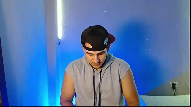 massimo vidal  online show from December 4, 3:35 am