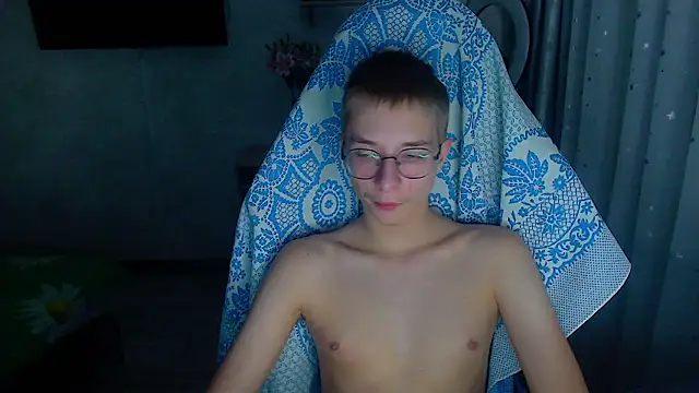 glasses cat online show from February 14, 11:33 pm