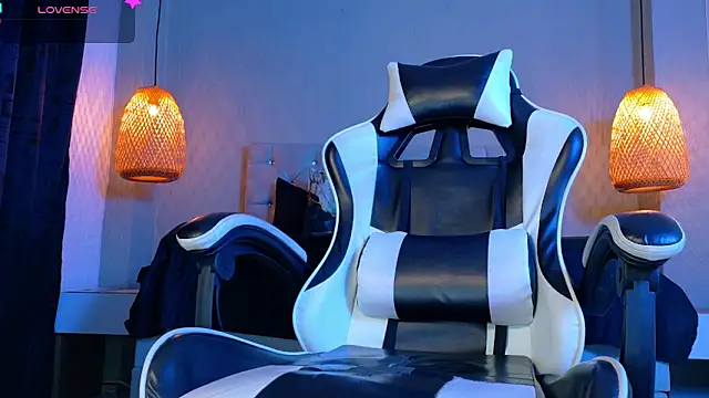 Thaiel Fosteer online show from April 9, 7:25 am