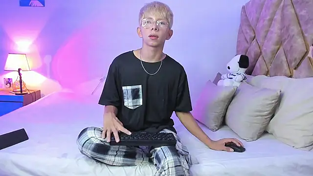 Hyunjin Son online show from January 12, 5:39 pm