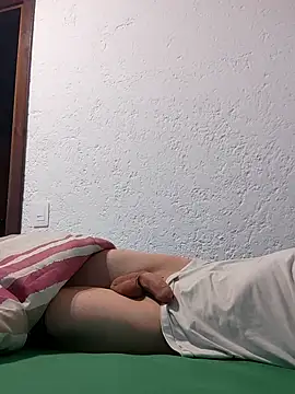 Snapshot of thelion0508 chatting on October 14, 6:20 am thelion0508 online show from October 14, 6:20 am