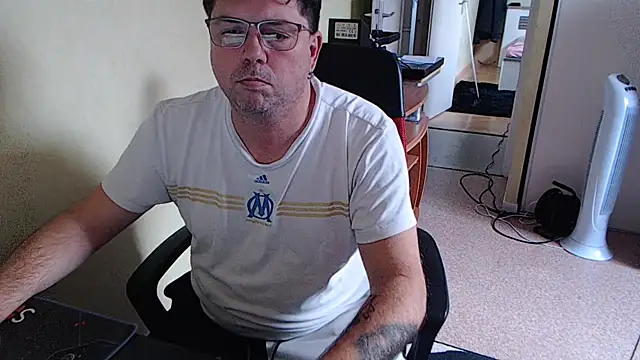 blueandwhite1 online show from November 6, 3:59 pm