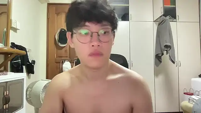 Passionatetwink2 online show from December 15, 2:36 pm