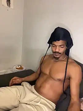 TRILLAHUNG online show from December 4, 1:45 am