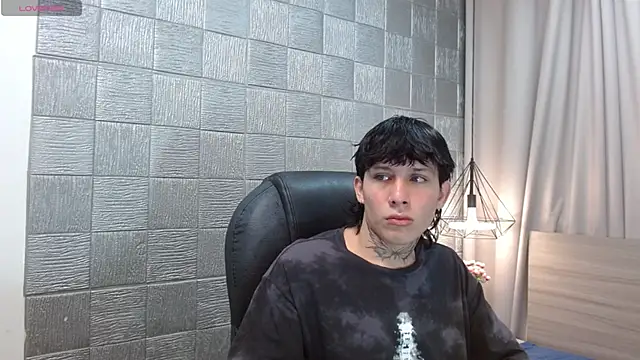 Iantwink18 online show from November 4, 1:45 pm