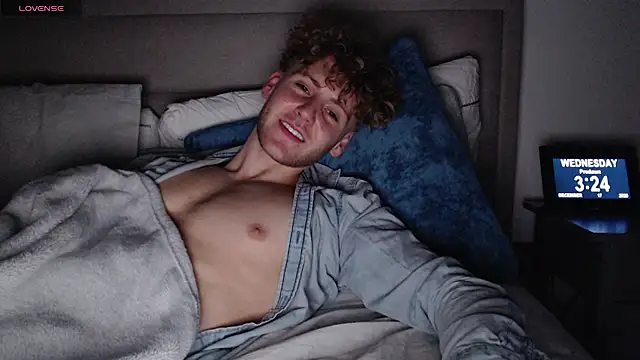 DominantAlex18 online show from December 17, 3:25 am